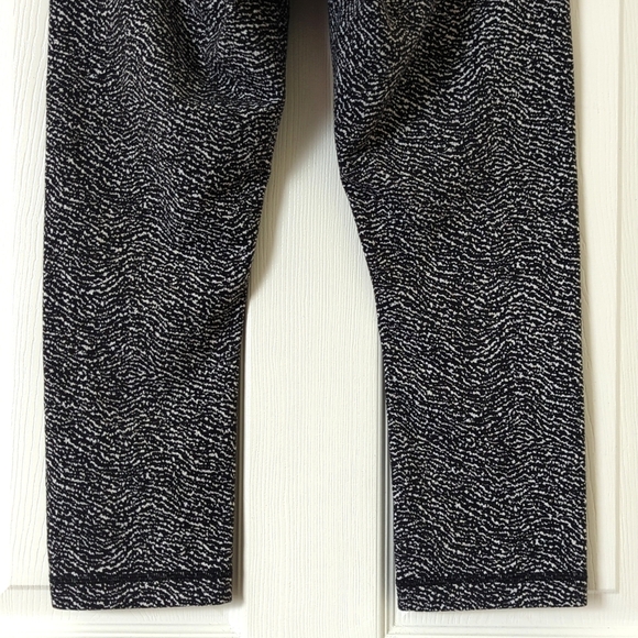 Lululemon Wunder Under Luon Ripple Jacquard Capri Length Leggings Black White 8 - Picture 6 of 13